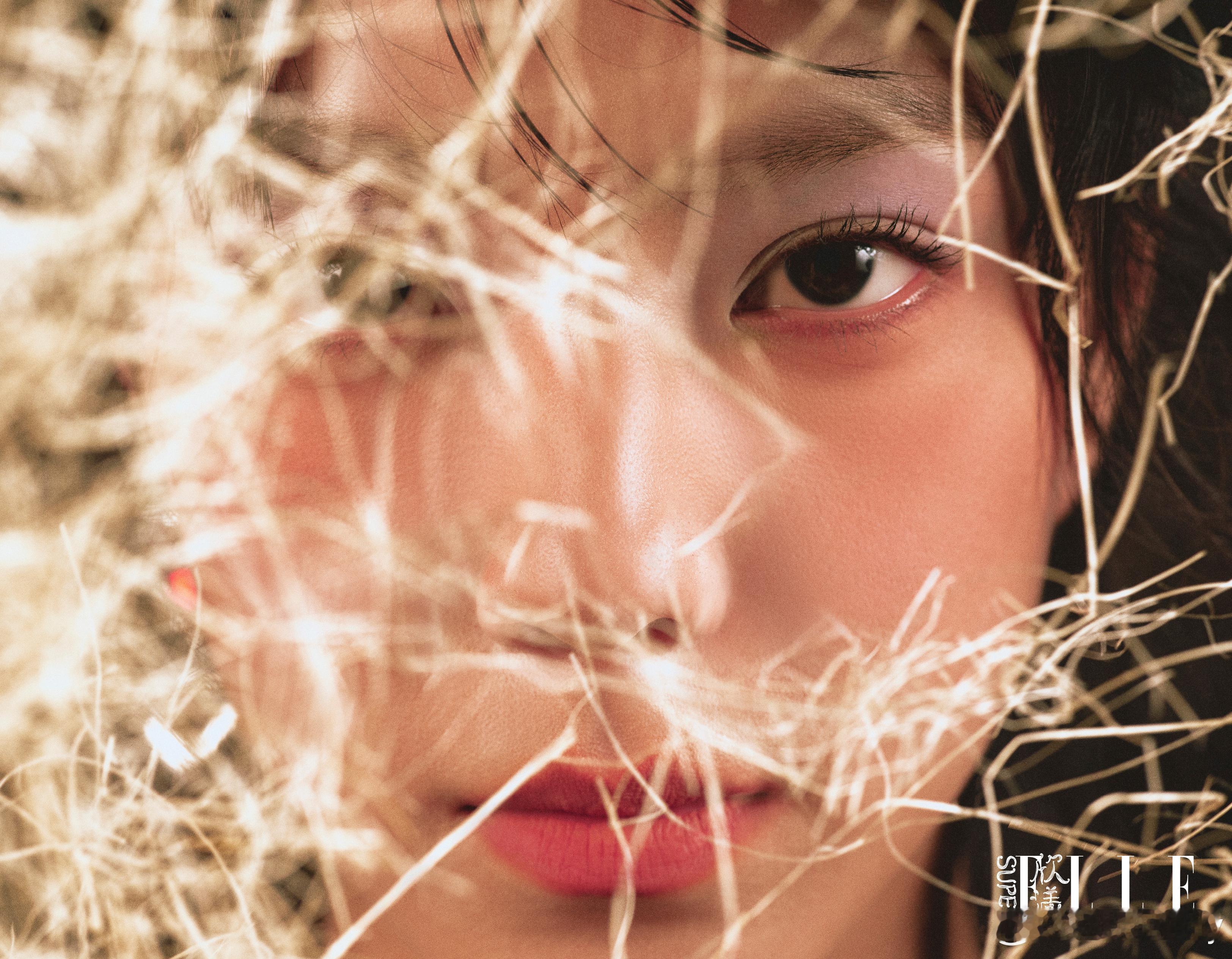 庄达菲SuperELLE欣漾3月刊大片青年演员庄达菲以"春日封面女孩"身份亮相S