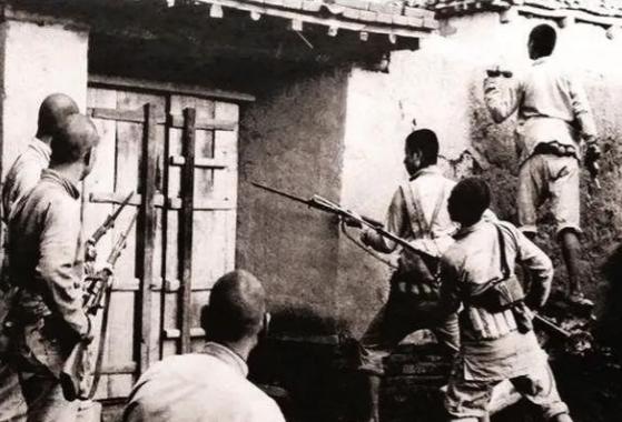 1941年，八路军山东纵队第四支队的侦察参谋刘锡琨，借宿在一户老乡家里。连续多日