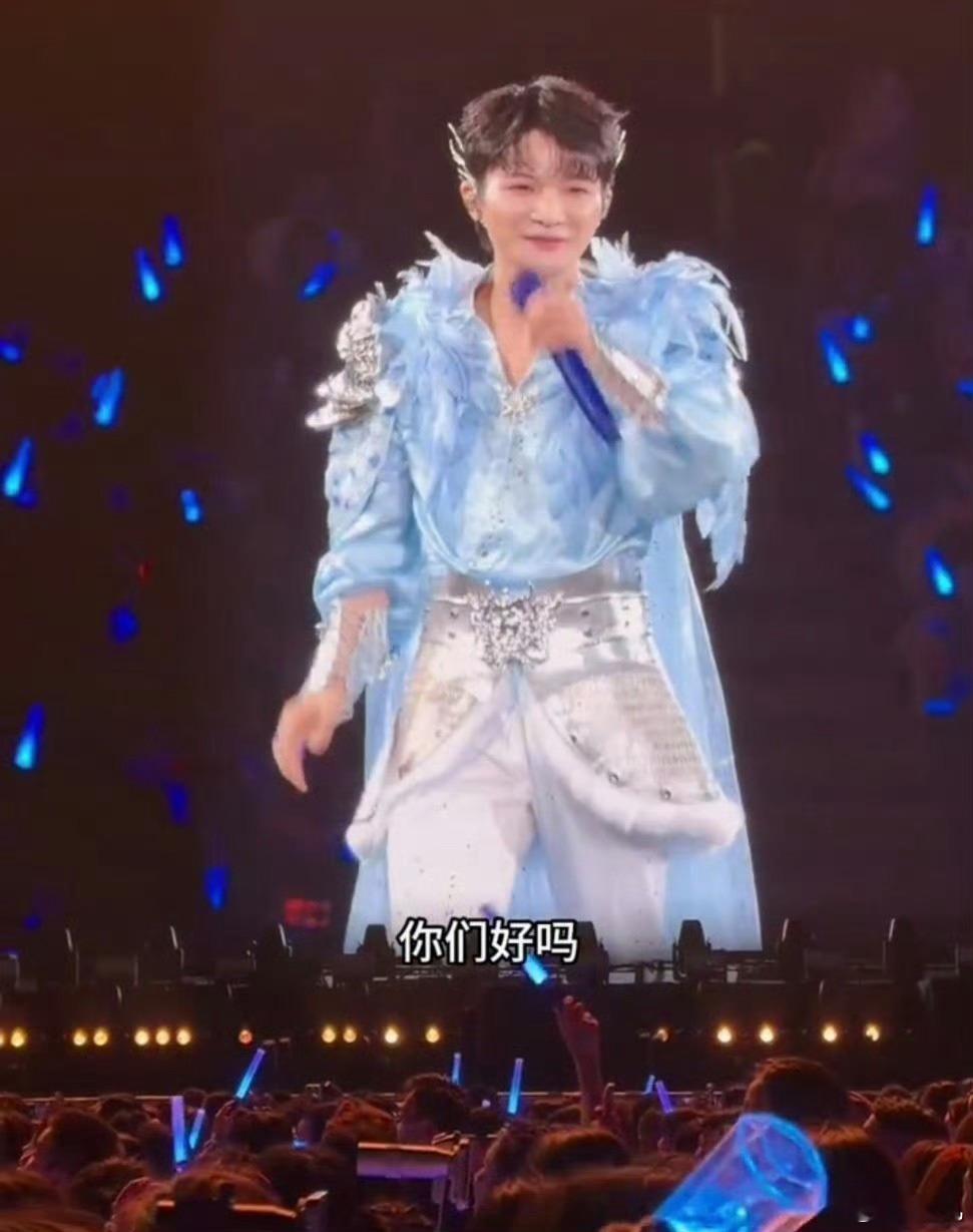 谁懂啊！周深在《奔跑吧》举牌瞬间直接戳中打工人DNA，那股子职场人特有的班味直接