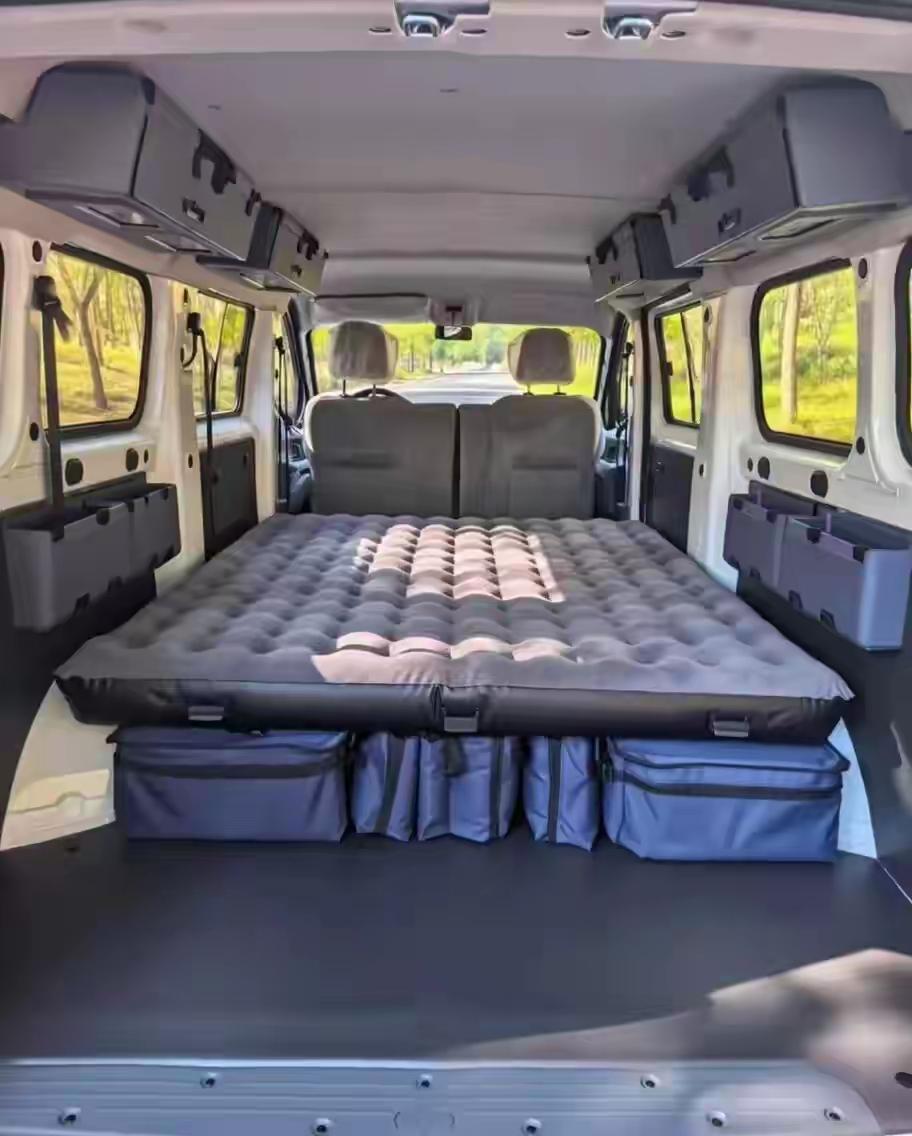 花了两万多改车，第三次拆掉固定床架那天，我才反应过来自己之前全搞反了。

网上看