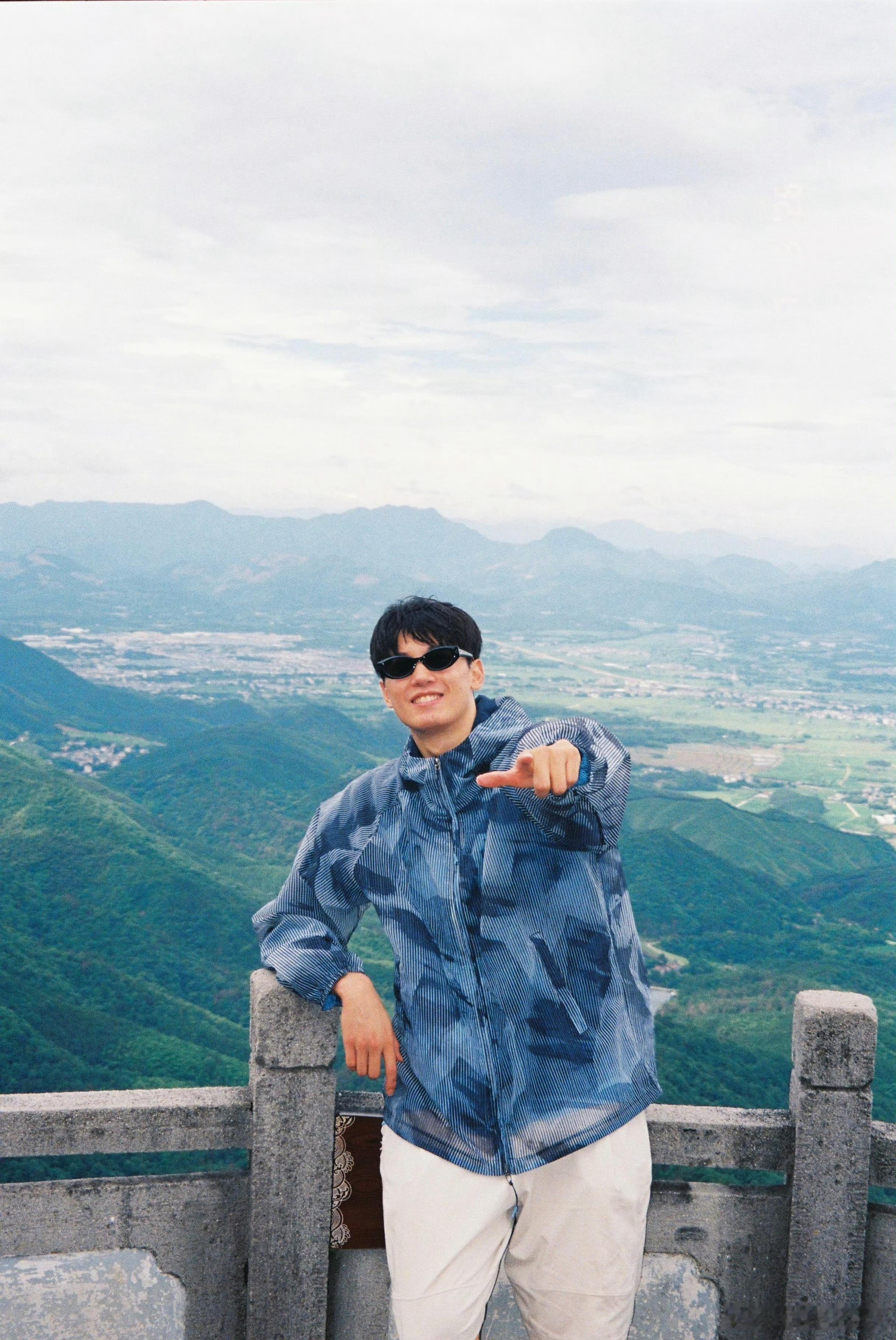 汪顺爬衢州江郎山2026年7月30日，恰逢汪顺东京奥运夺冠五周年纪念日，他晒出攀
