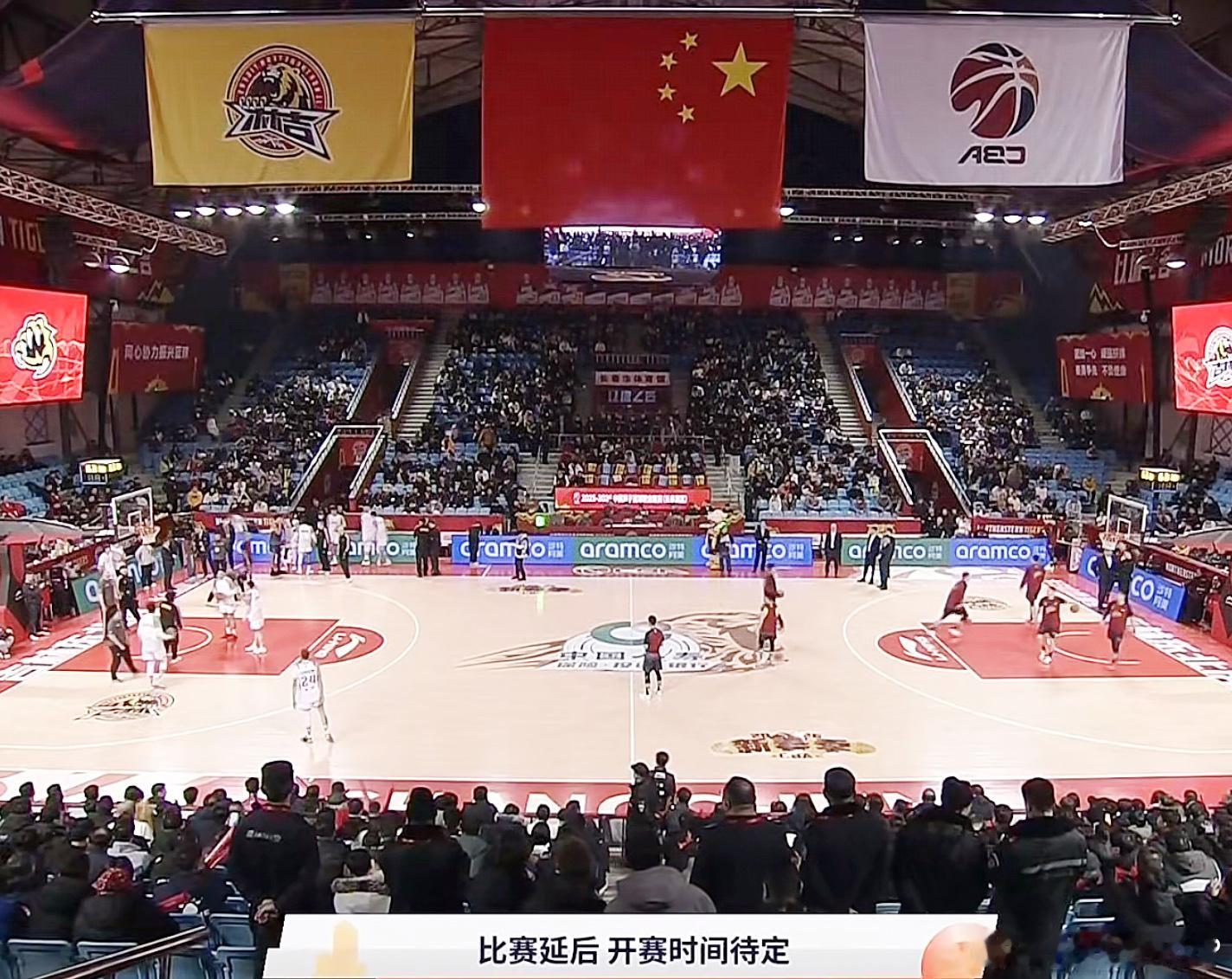 山西男篮大胜吉林男篮  吉林山西比赛因场地问题延迟一小时，具体原因就是吉林男篮主