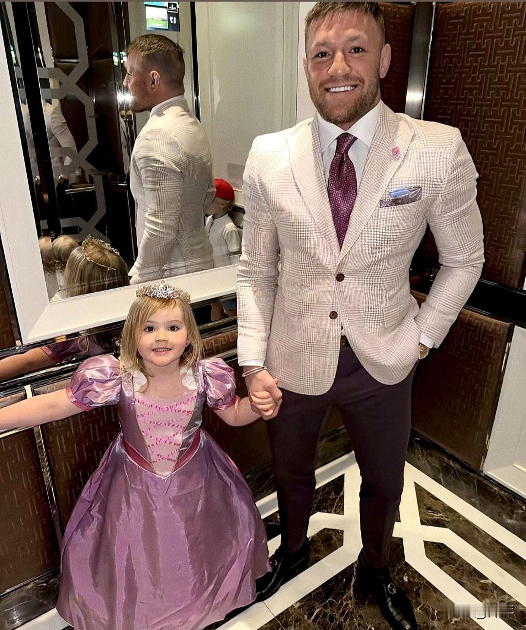 康纳原来着么帅！