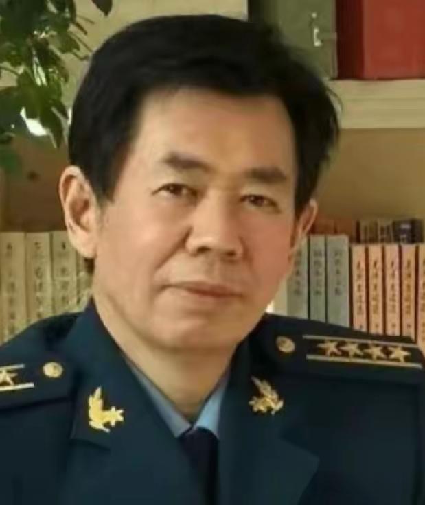 著名军事专家戴旭最近发表看法后迅速引起大家讨论。他表示，面对外界的挑衅行为，得好