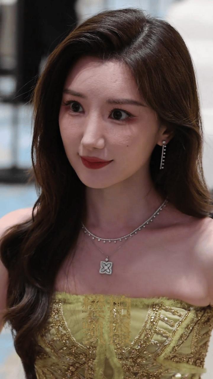 果然后天的保质期就是短毛晓彤的医美感后遗感也出来了，其实去年就已经开始有画面感，