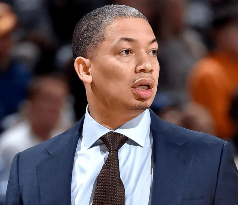 问：敢问快船的未来，在何方？
答：在雷霆。
近10场1胜9负！
近14场2胜12