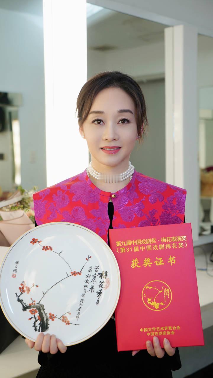 当然。这句话送给你，希望能带来一点力量：“种子在破土之前，都要在黑暗里独自沉默很