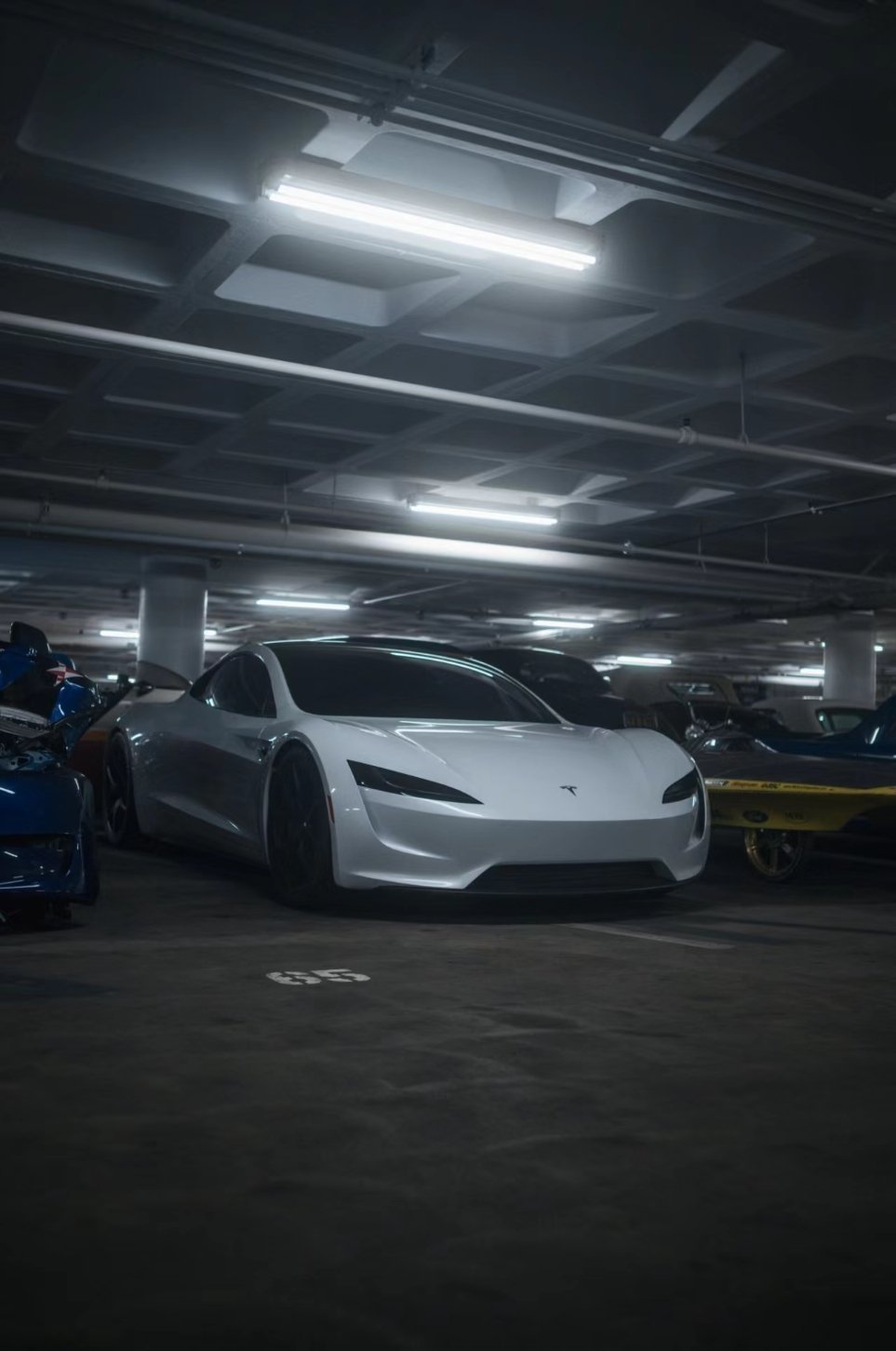 特斯拉 Roadster II 在停车场的姿态，喜欢不？ #图片来自网络# ​​
