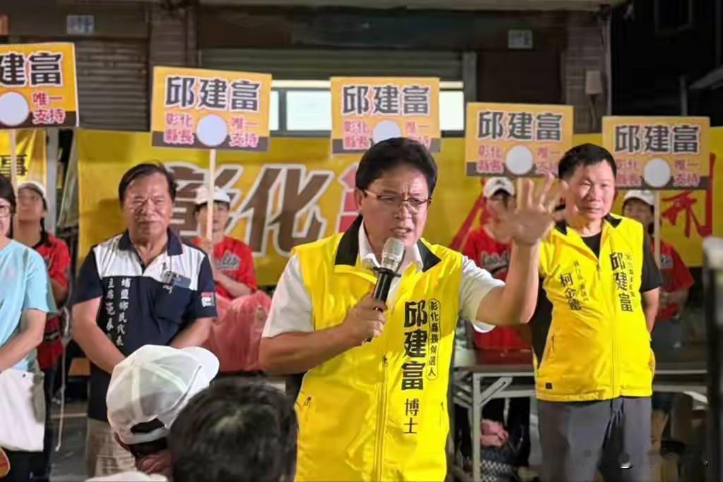 蓝绿选战两副面孔，绿营双标玩得溜！
台北选战已经进入贴身肉搏，蒋万安扎进市场扫街