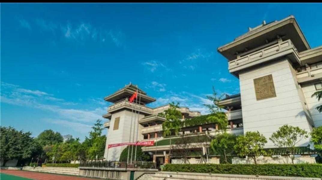 分享我这周有趣的事：谈谈互联网上这两天怒斥武汉大学符某的乱象。
武汉大学的这场由