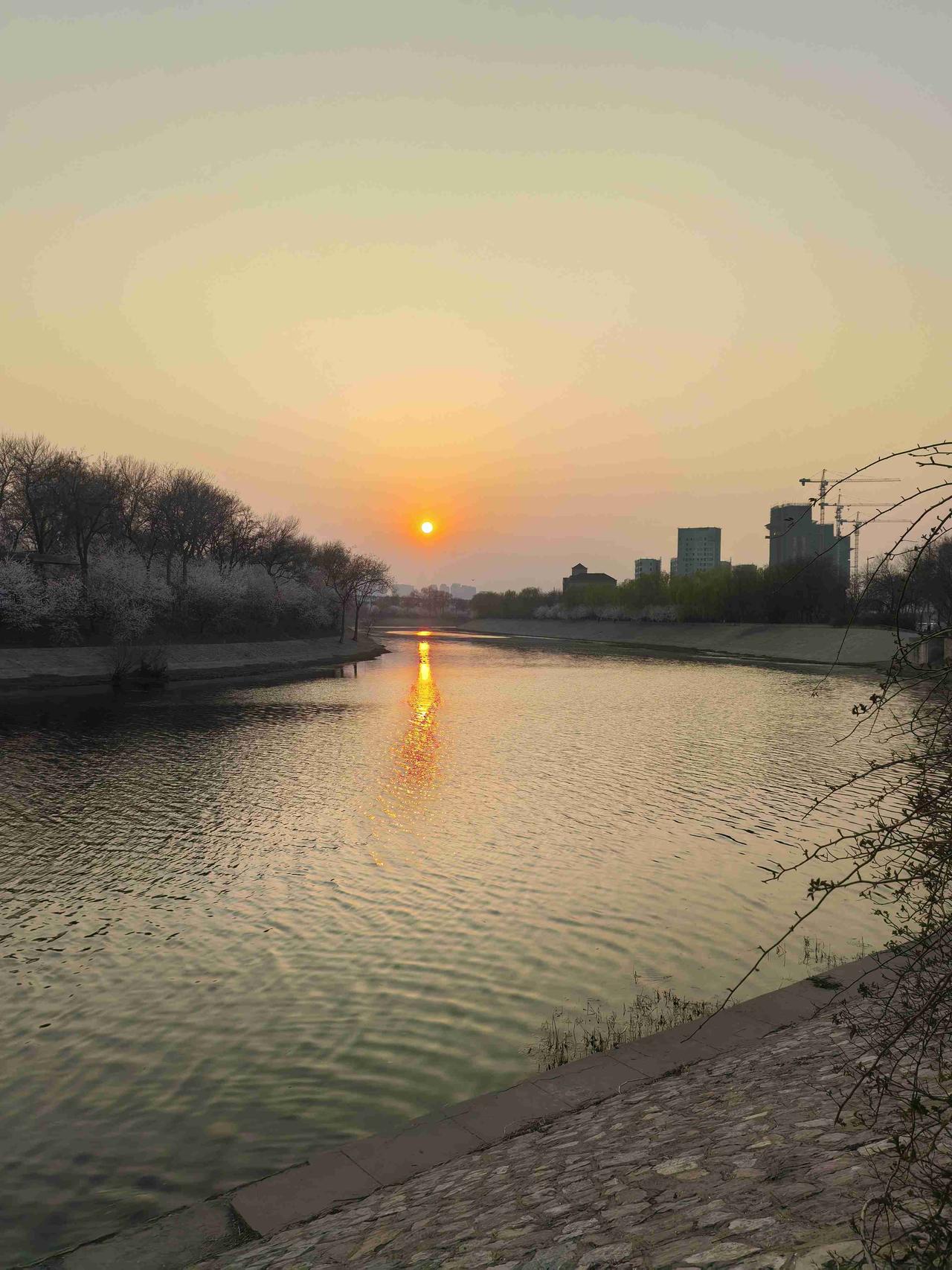 我的今日状态：💰期待暴富
我这里的天气：☀️晴天