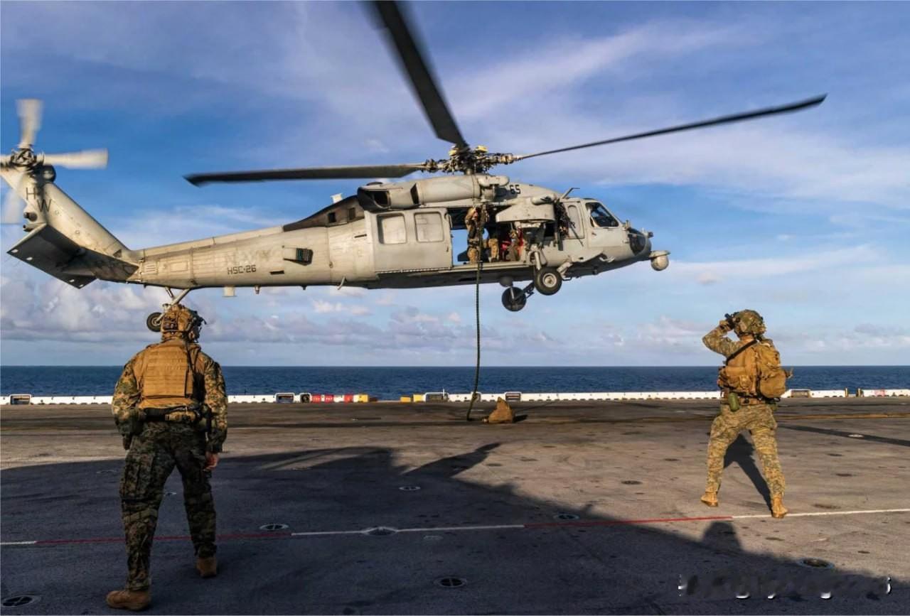 🇺🇸🇻🇪 第22海军陆战队远征部队（MEU）在加勒比海的“硫磺岛”号两栖