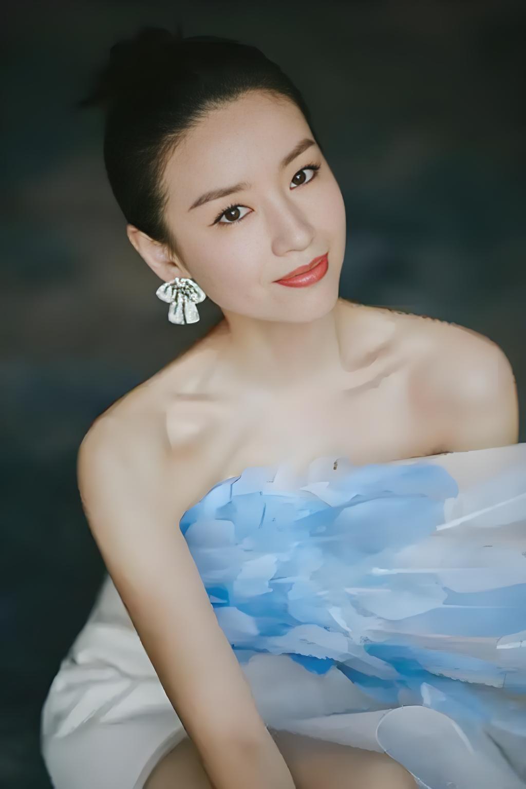 董洁写真集如春日微风，温婉清新，眉眼含情尽显纯净之美御姐风 御姐控
