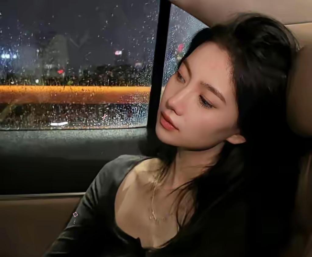 性学家说：
“如果男人长年只守着一个情人，从不四处撩妹，女人千万别自作多情。
很