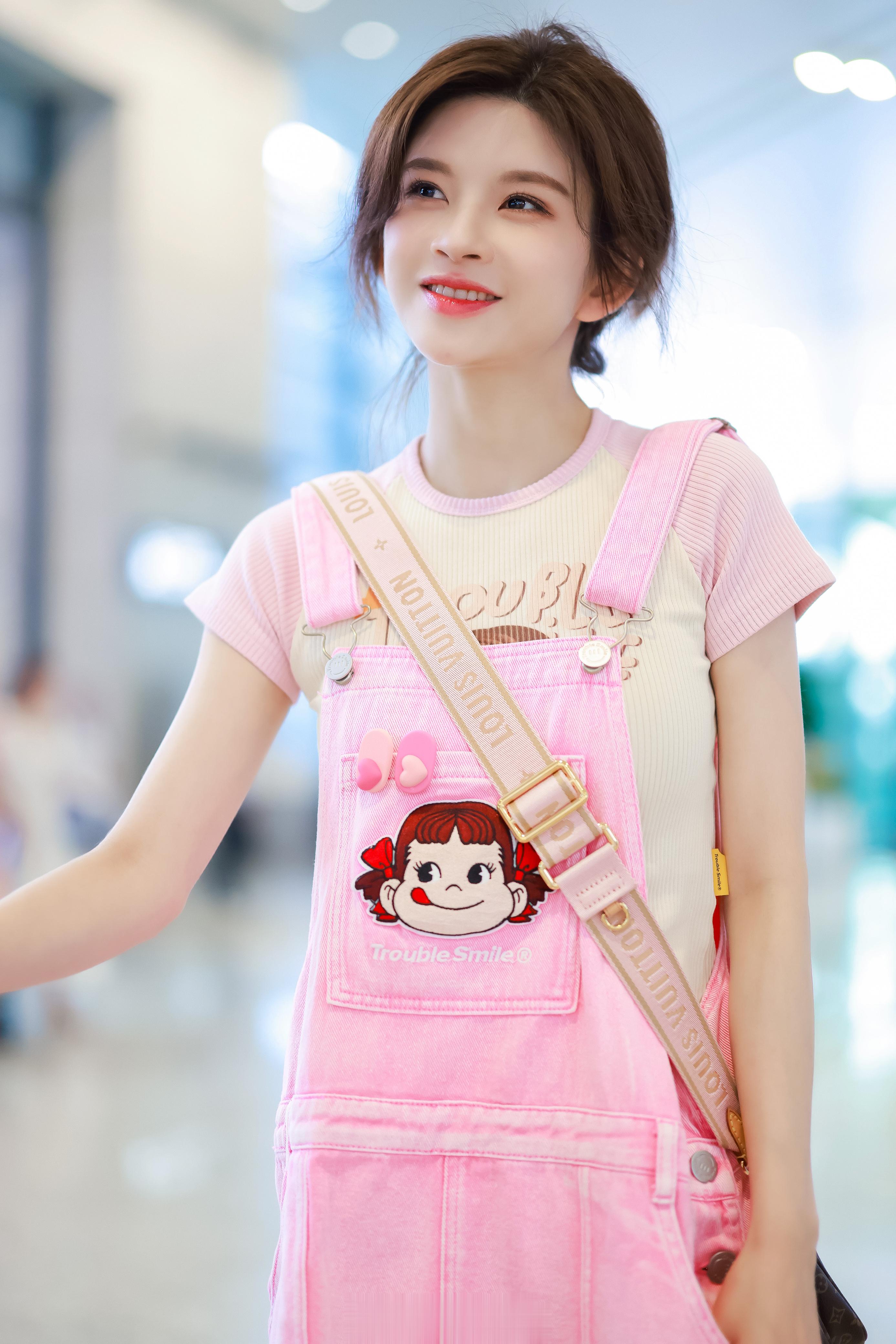 #林思意[超话]# 上海✈️北京 ​​​