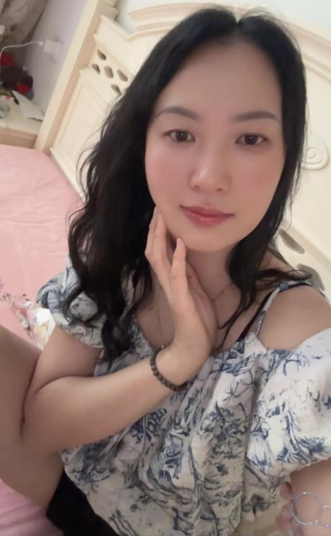 结婚这么些年、经历过很多
最近我算是看透了，有些男人真挺矛盾的。自家的老婆放在家