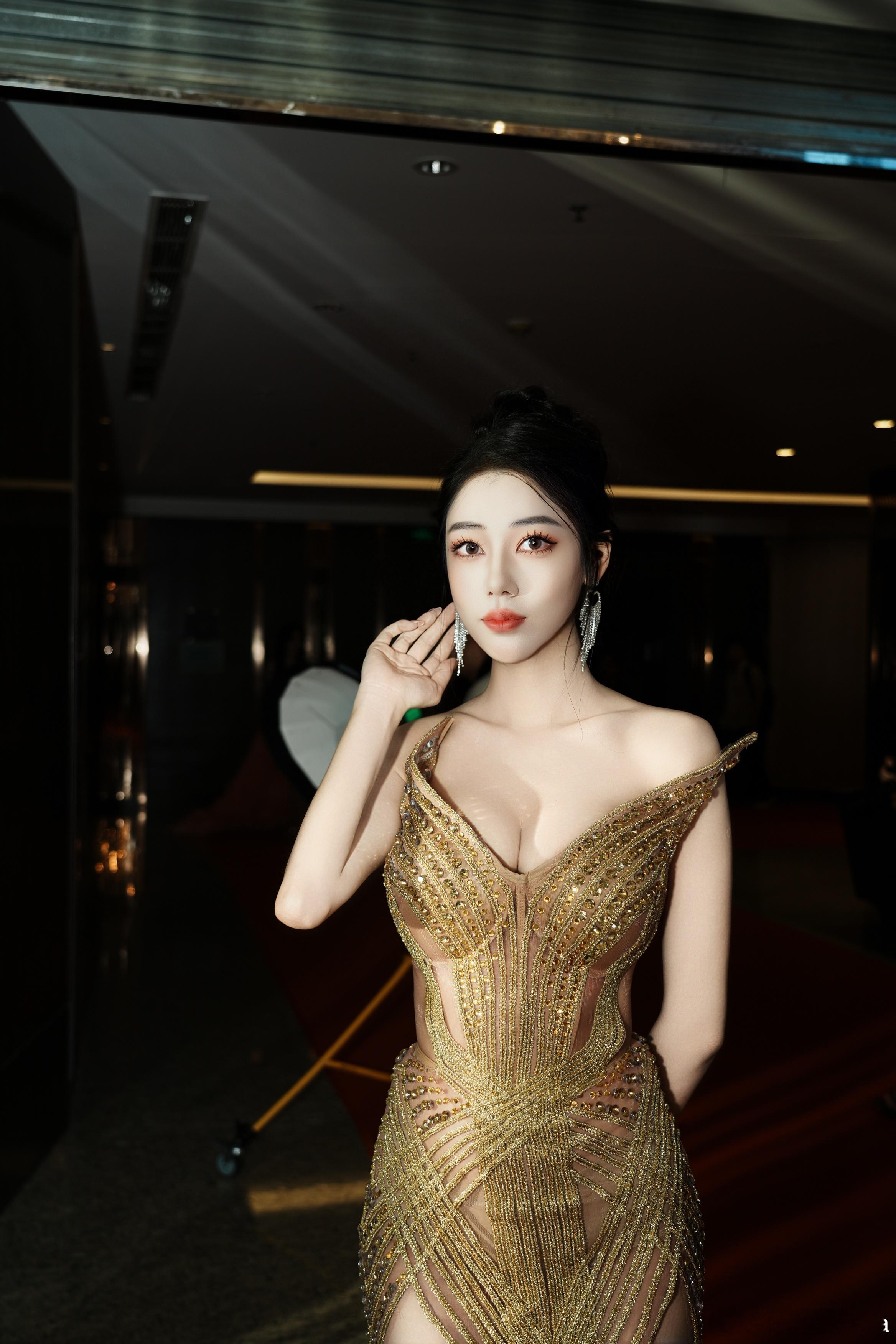 明媚自由  步履生花感谢 环球精英小姐 大中华总决赛组委会邀请👑选美冠军