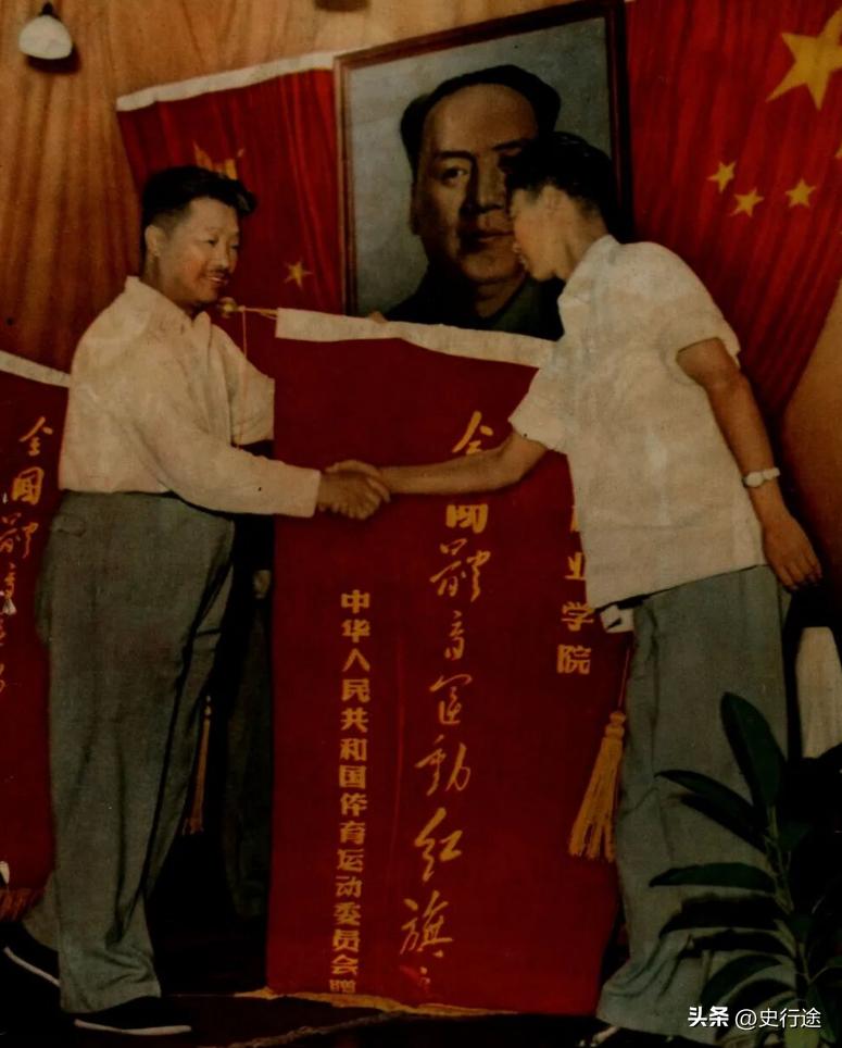 战功卓著的贺龙，被任命为体委主任，是被调离军权吗？理清这段背后的真实缘由

19