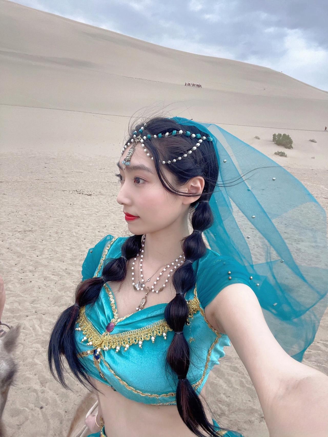 自由不是放纵，而是对自己负责。上热门 民族服装 沙漠拍照 御姐