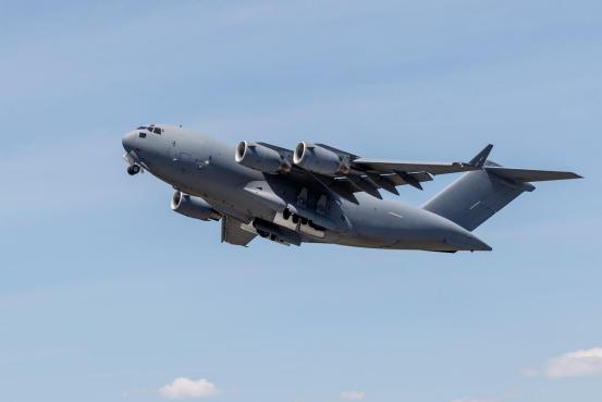 C-17 构筑移动白宫：美国外交的安全密码

美国空军曾派遣 7 架 C-17 
