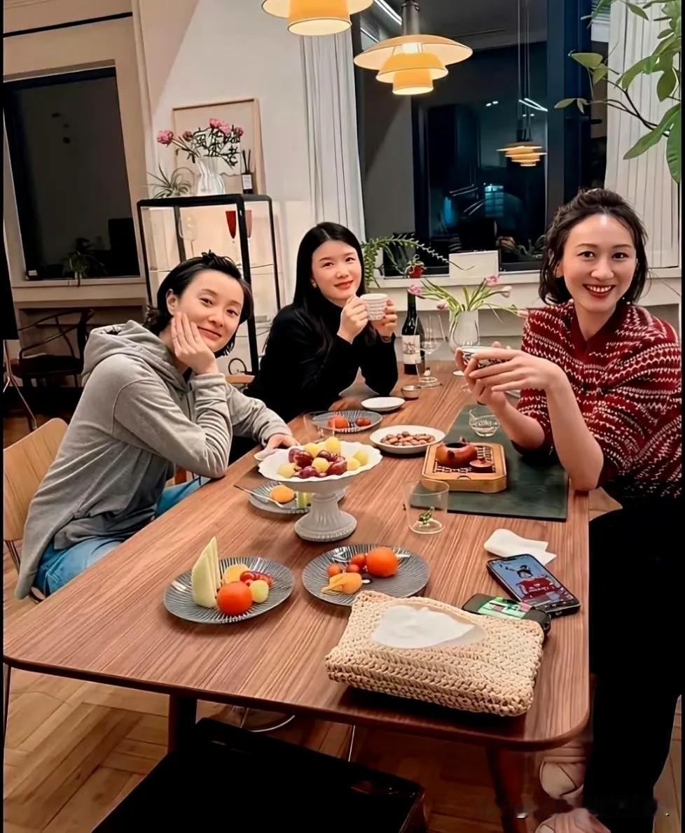 吴越的状态真好，她好像年龄很大了吧？