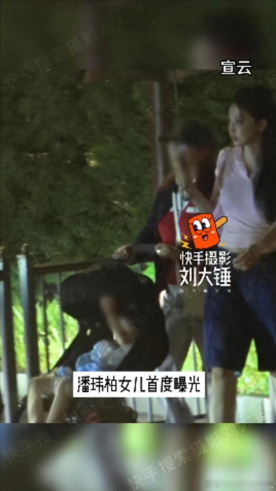 #潘玮柏夫妇带女儿去迪士尼##潘玮柏带女儿去迪士尼#潘玮柏夫妇带女儿去迪士尼，[