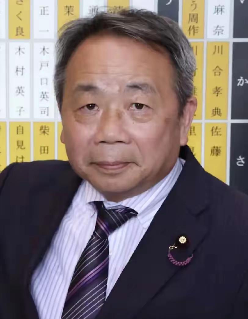 4月22日，就在126名日本议员集体去靖国神社“拜鬼”的同一天，队伍里有一个让中