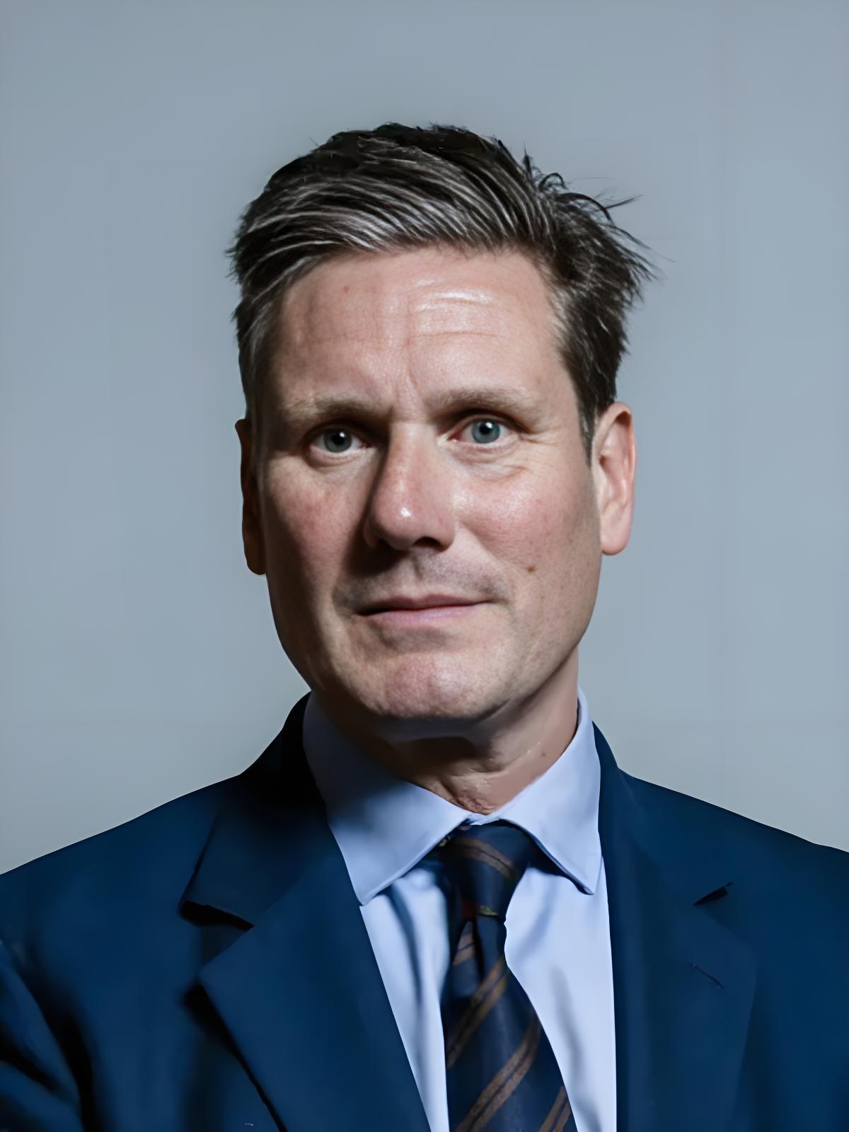 就在刚刚

英国首相斯塔默表示，已经与特朗普电话沟通过，一致认为中国不能够继续购