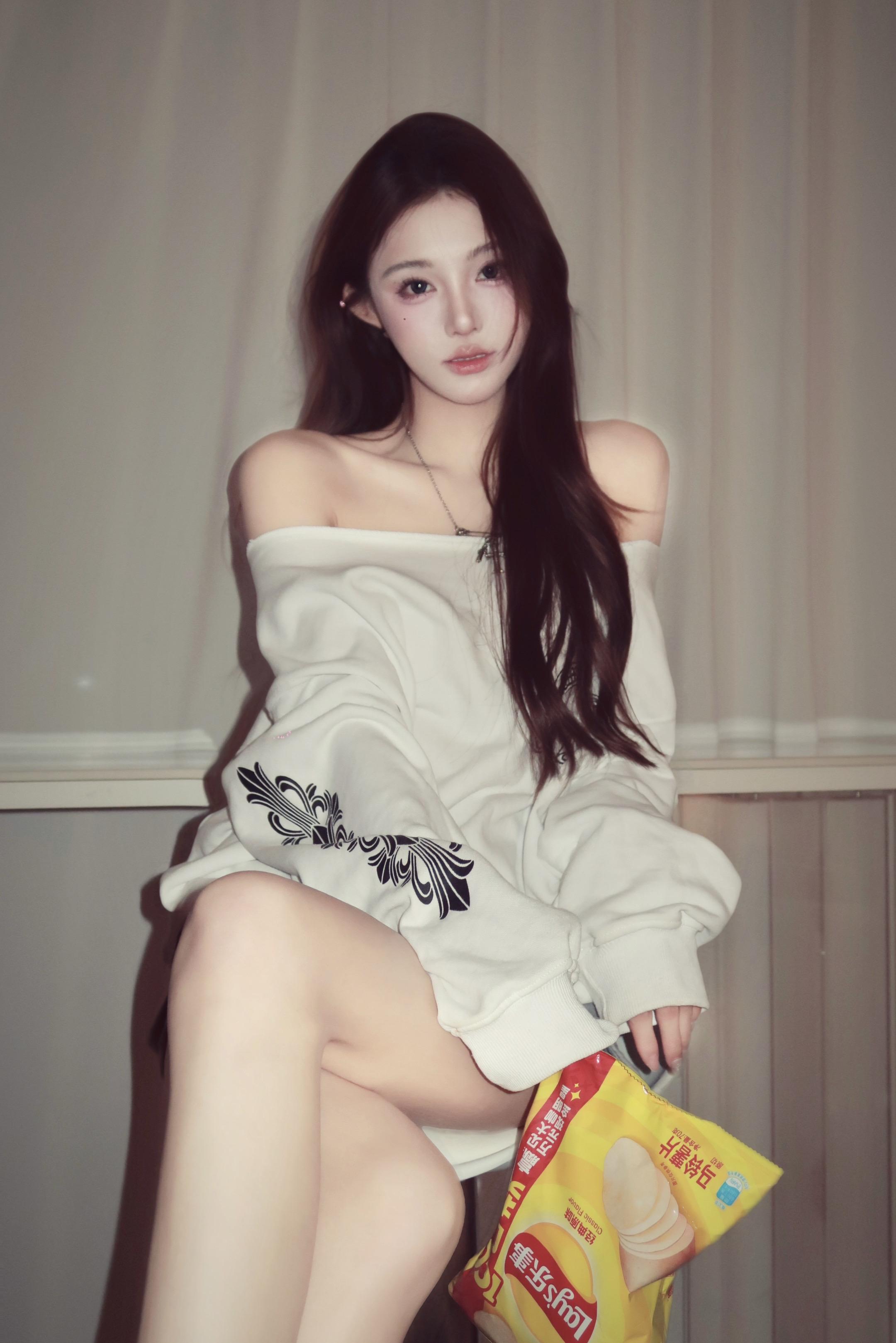 豆包   给我生成一个只给我当狗的人