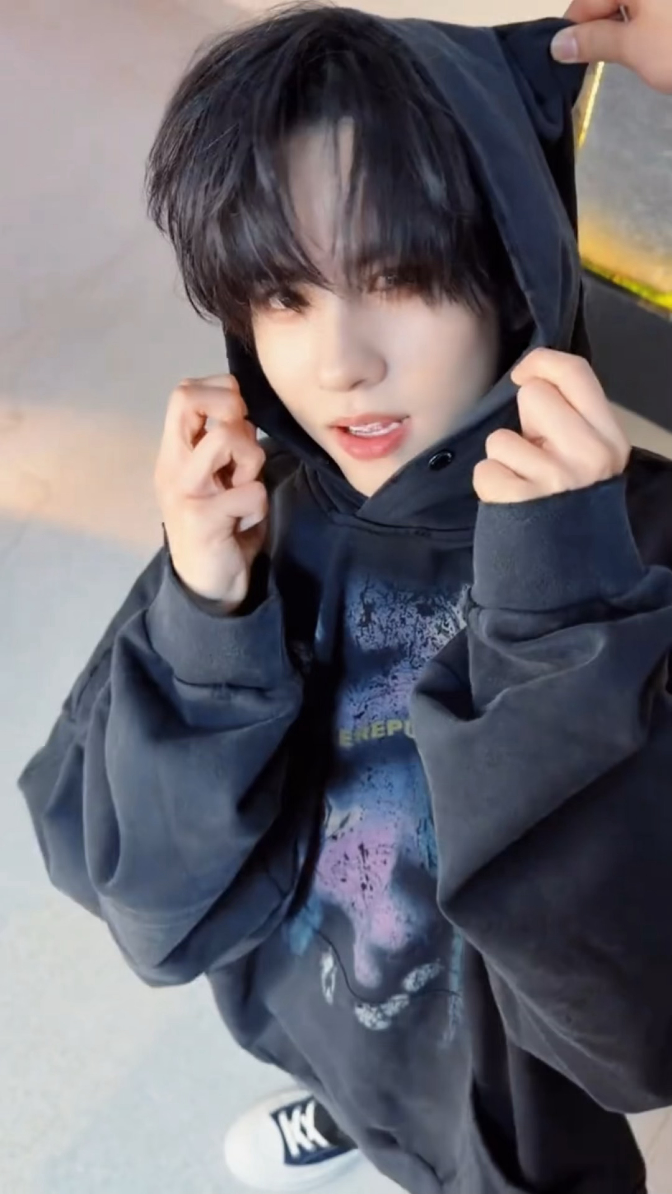 颜狗就是无法抵抗刘铮的脸。展智伟你老婆转过来一刹那我感觉天都亮了。 