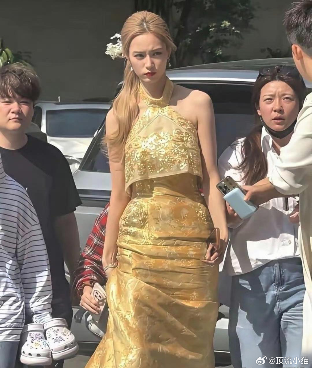 以前觉得‏‏徐‎艺洋身高挺普通﻿⁠的，结⁠果一看她和别人同框，‎‎好家‏伙，原来