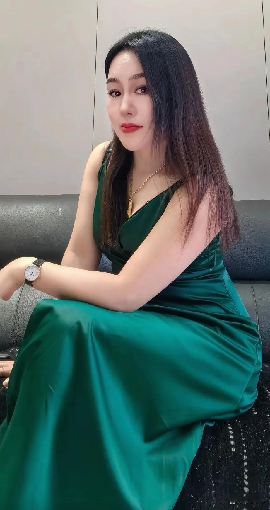 86年
40岁
无奈又无力的年纪
进退两难的生活

人人都不易
事事都挺难
明明