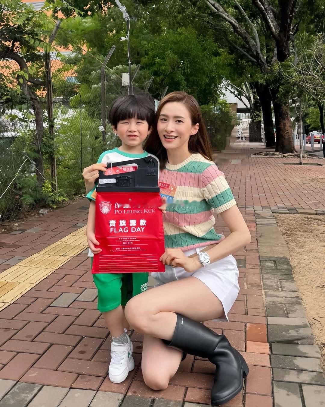 沈卓盈带儿子参加公益活动 ​​​
