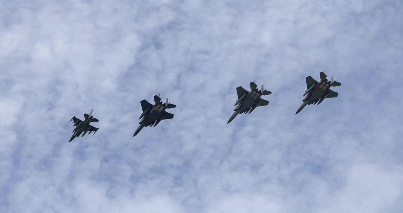 美军欧洲大调兵，是威慑还是慌了神。
美军最近这波动作，明眼人一看就知道没那么简单