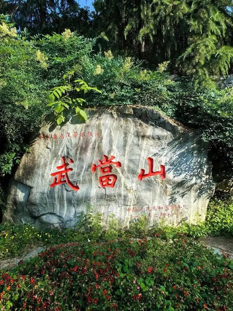河南少林寺的争议未平，全国寺庙又因"天价门票"引发热议。网友纷纷吐槽：如今烧香拜