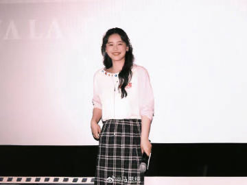 马思纯走出抑郁后的状态 看到马思纯笑得那么灿烂，心里满是感动和祝福。她走出了阴影