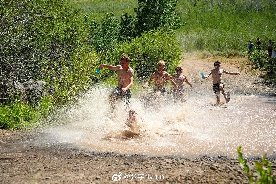 跑步过程中我可不想去趟这趟水跑步越野跑运动生活跑步