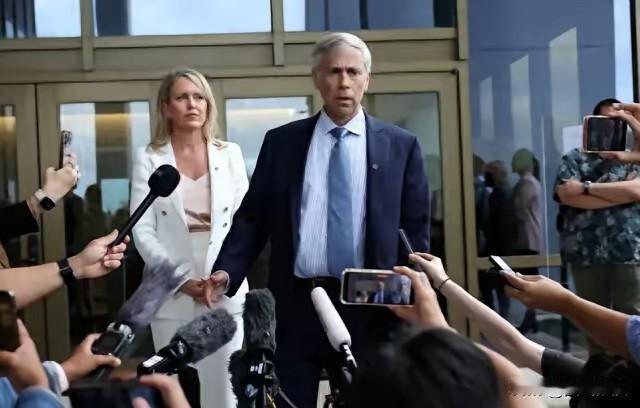 马杜罗真有手段，自己都被抓到美国来了，还能给自己找一颗救命稻草。

马杜罗这操作