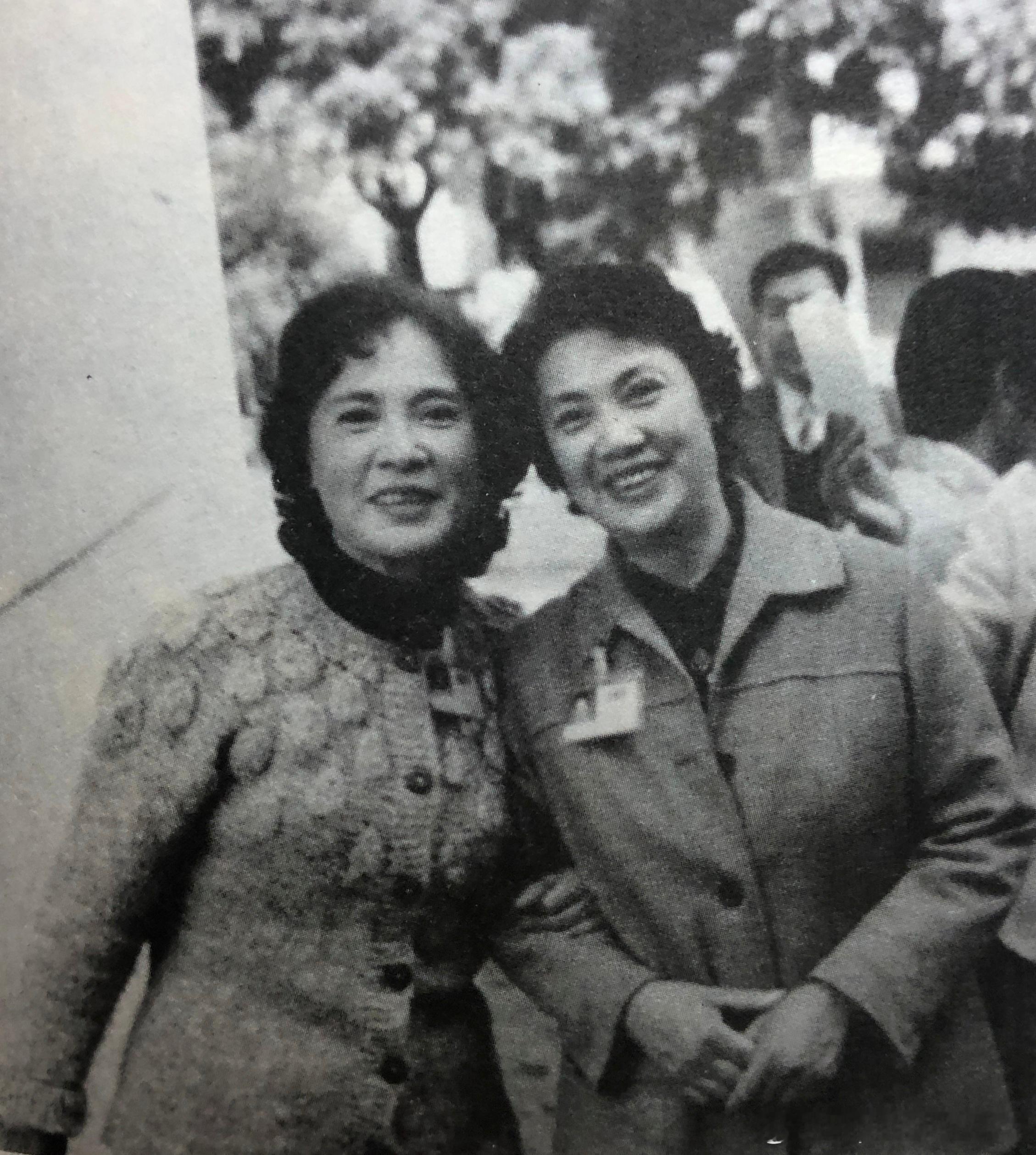 80年代秦怡秦文姐妹携手相会历史影像 ​​​