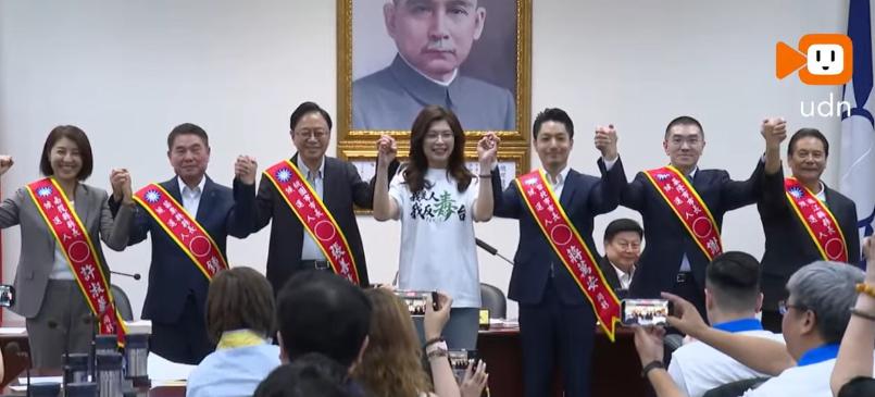 7月22日，国民党主席郑丽文在中常会上正式征召台北市长蒋万安、桃园市长张善政、基