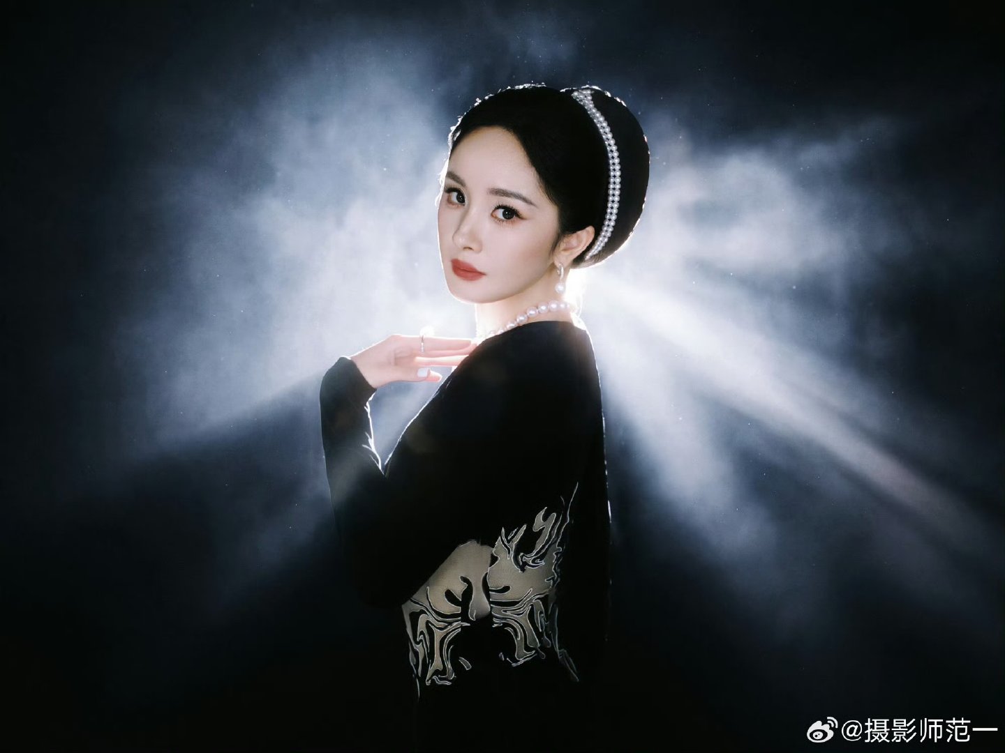 杨幂时尚芭莎盛典微指登顶杨幂时尚芭莎盛典微指热度 昨日时尚芭莎盛典杨幂微信指数登