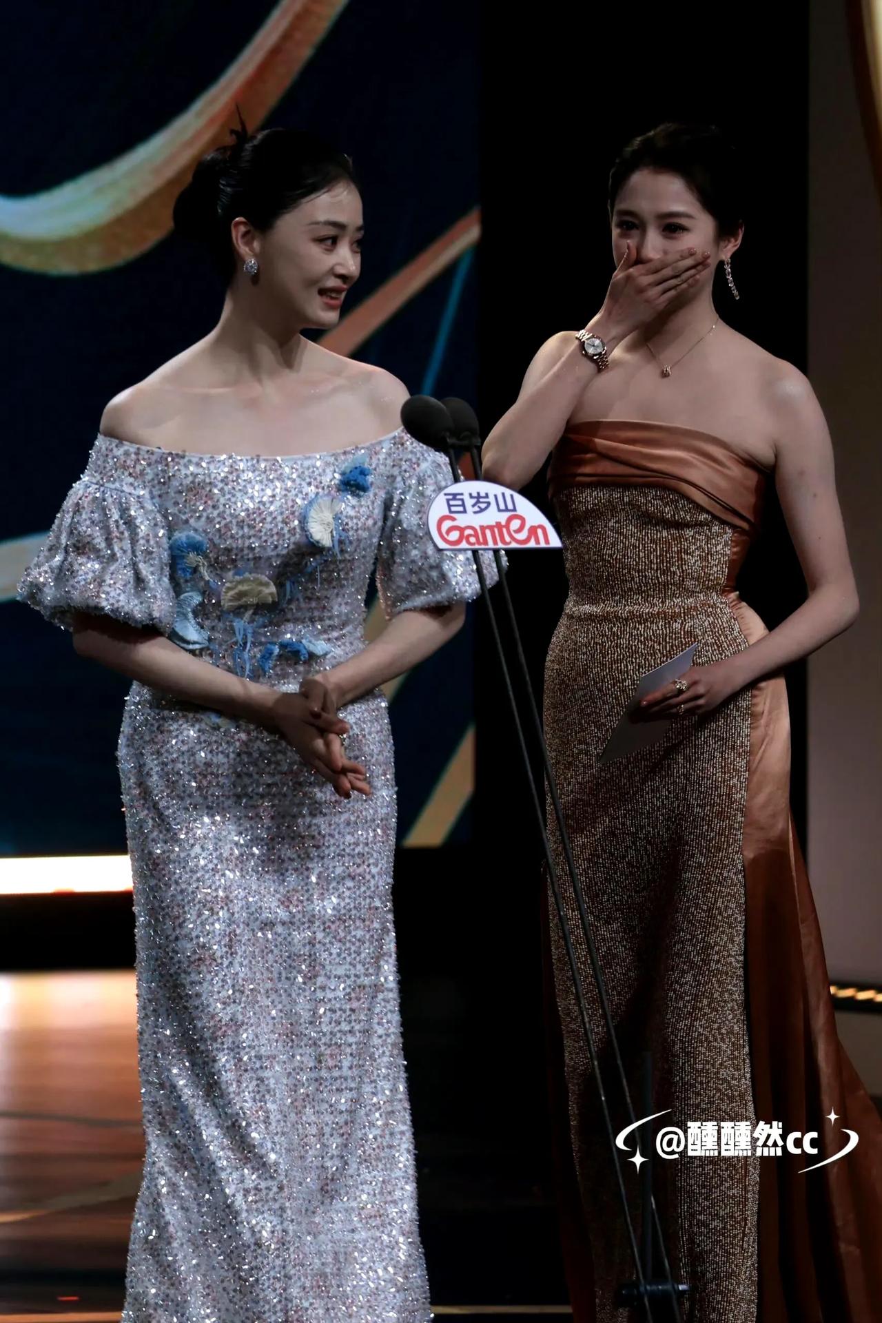 蒋欣获白玉兰奖最佳女主角，感觉获奖时她本人倒是比较淡定，但台下的跟她合作过演员关