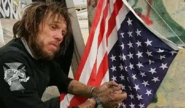 看了牢a后有点好奇，为什么美国社会这么残酷却似乎很少人拼命逃离美国?

其实不是