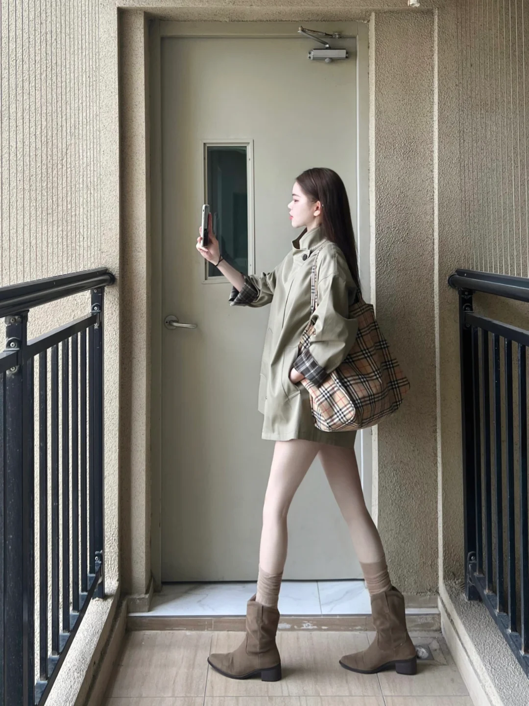 最近就好喜欢短款风衣！！