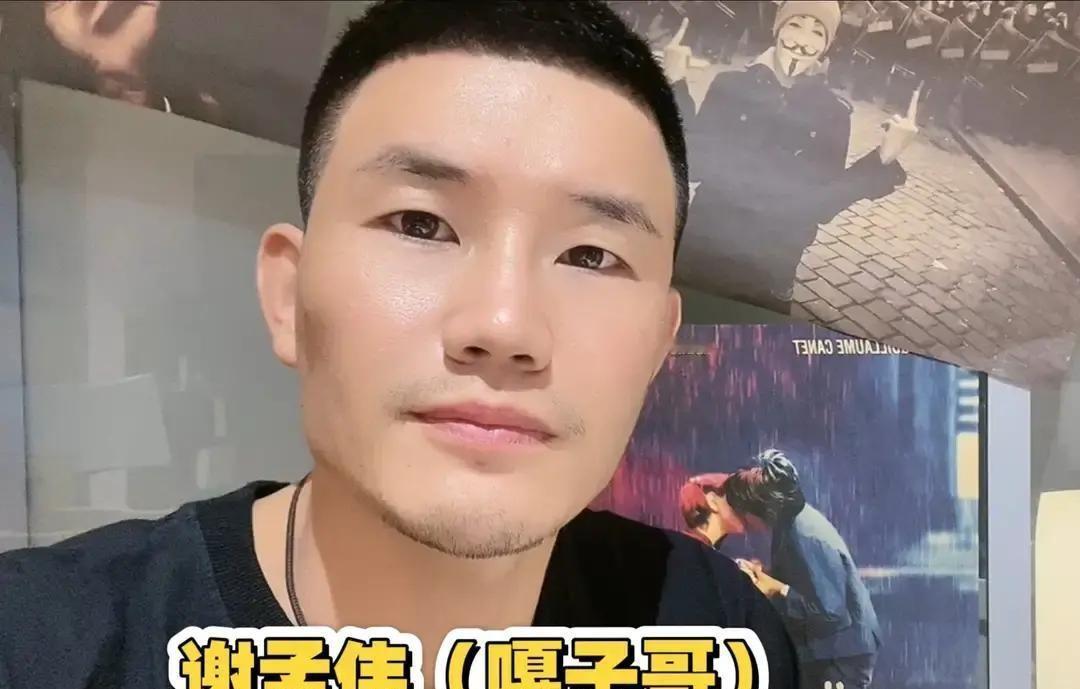 谢孟伟昨晚直播翻车，10分钟掉粉9万多，从10万人气跌到2000人。
他急了，直