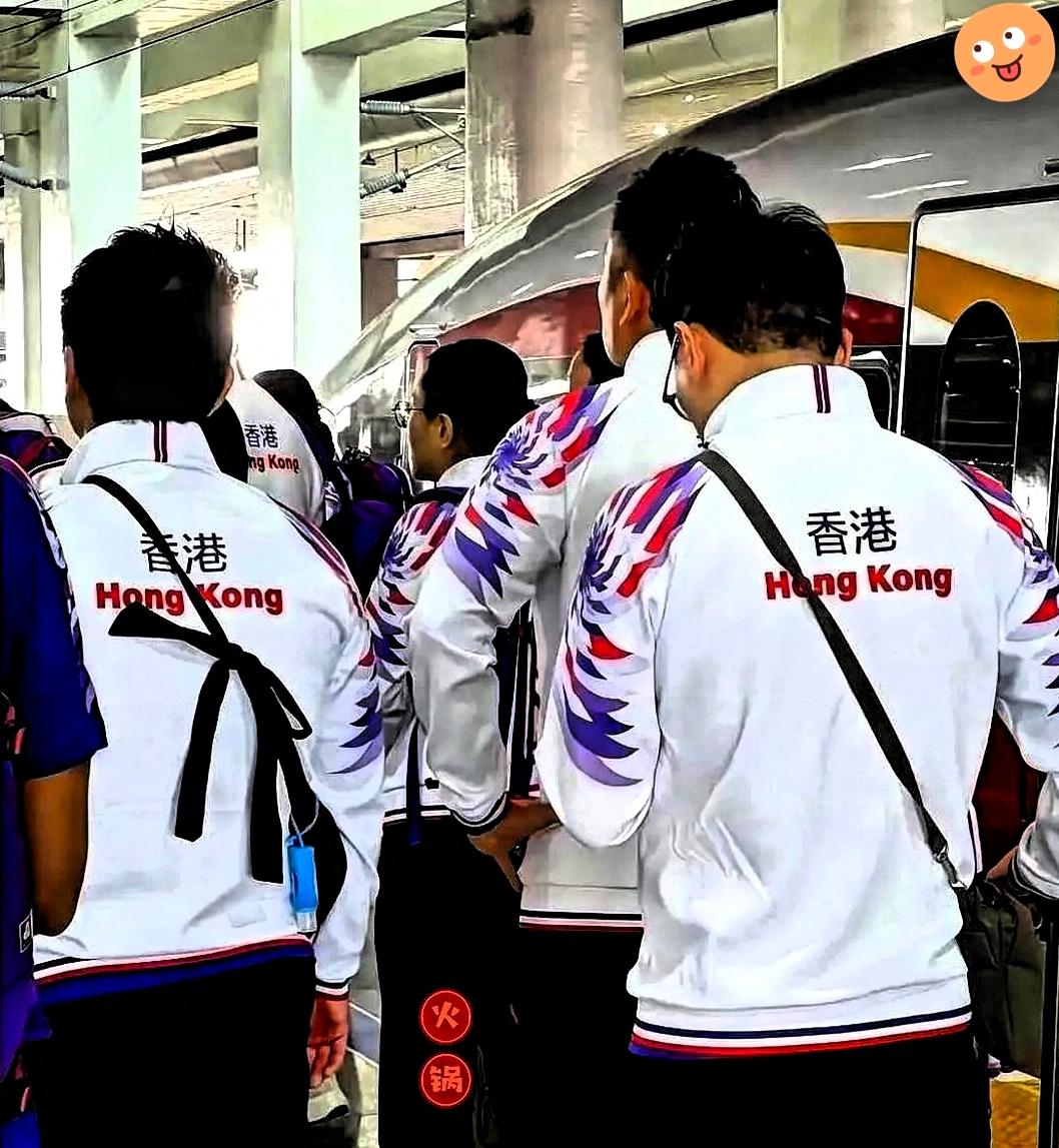 体育直播里的小变化太戳心！

“中国香港”悄悄简化成“香港”，球衣字幕同步更新，