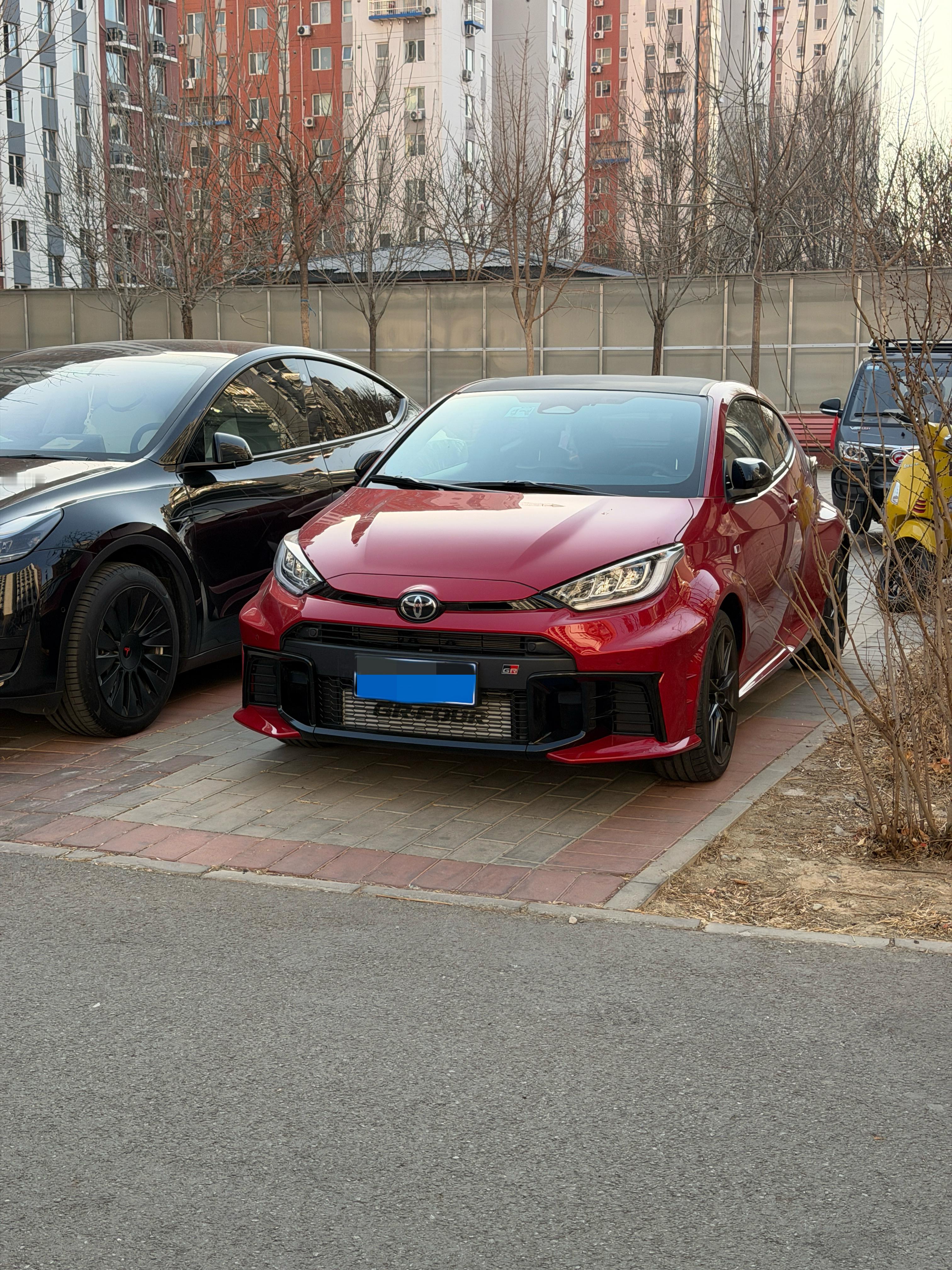 小区楼下总能看见点稀罕物有没有跟我一样好奇的，什么样的人会花40万买台两厢丰田？