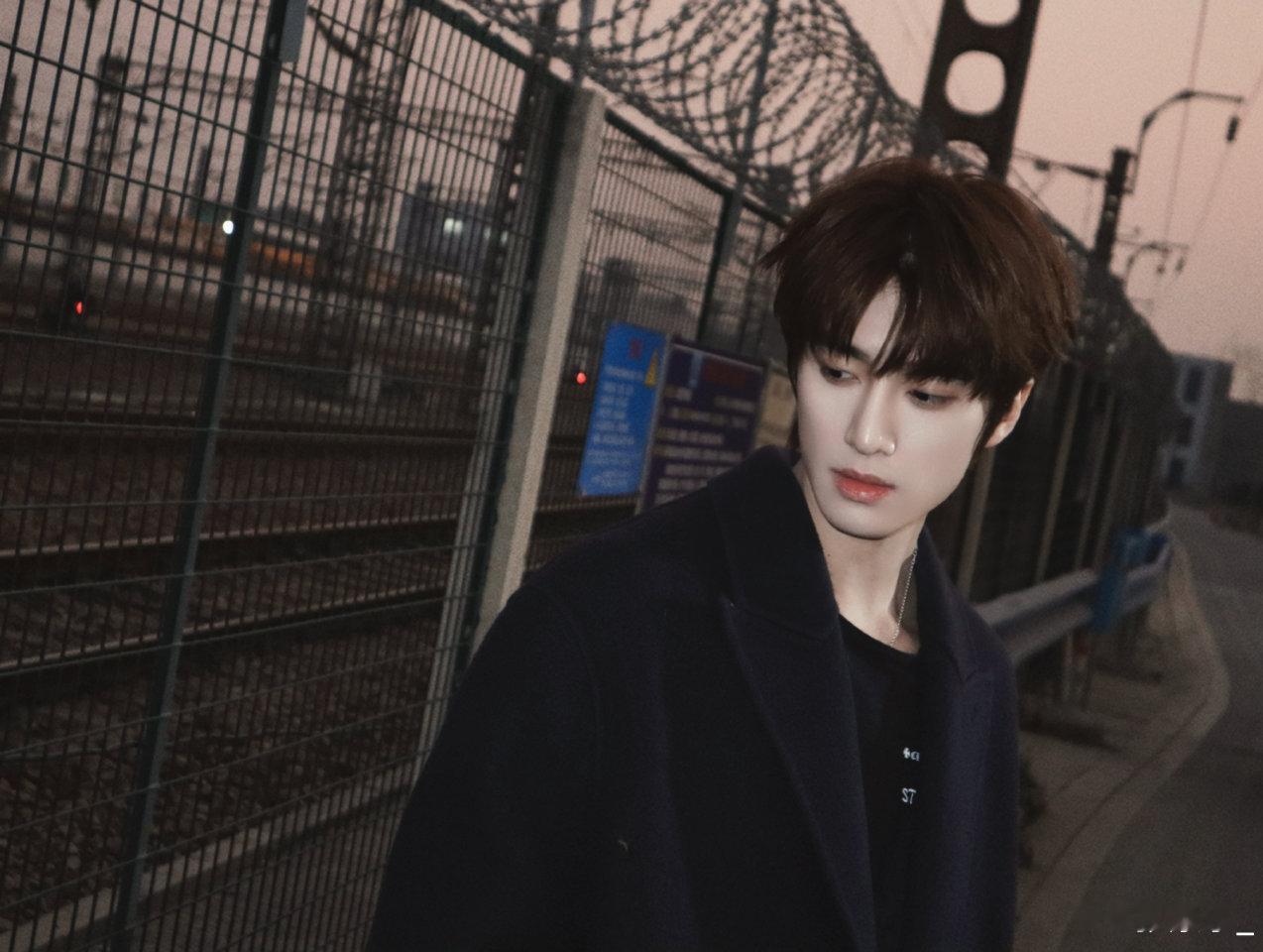 张康乐 zkl张康乐十万狂花入梦来 你是乱花欲渐中唯一用青睐燃烧的星火燎原