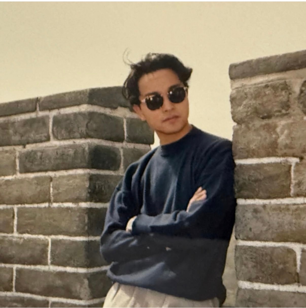 唐鹤德在社交平台发文怀念张国荣：情懐如昨天 🌹 