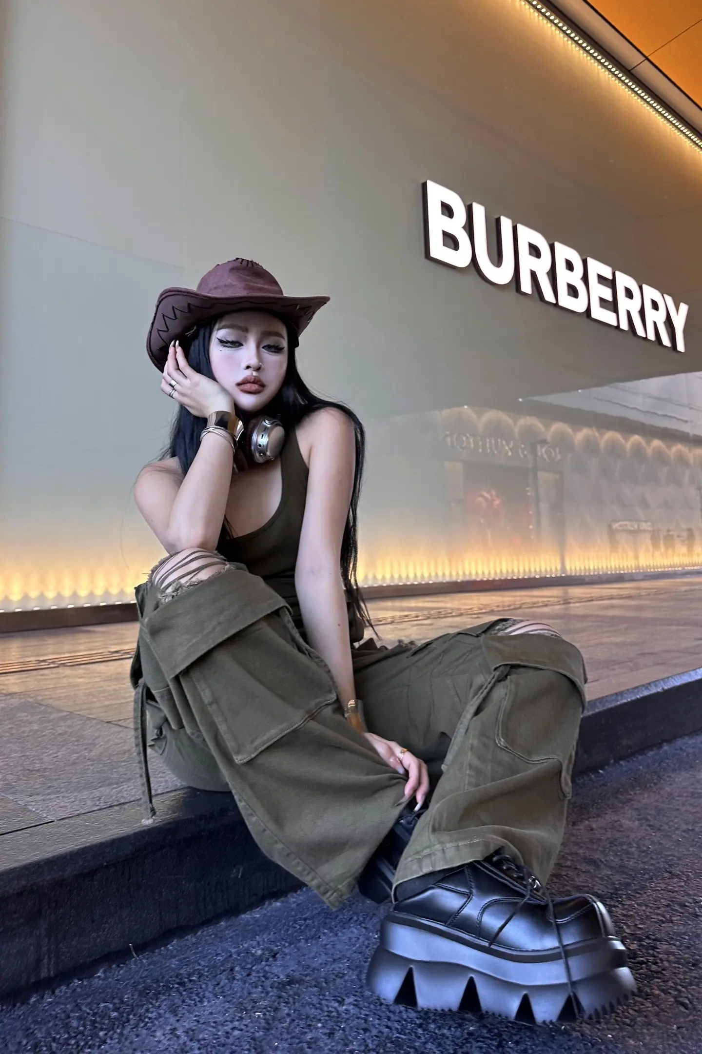 你们就谈吧 到时候谈过敏了肚子上鼓个大包。onlylookatme